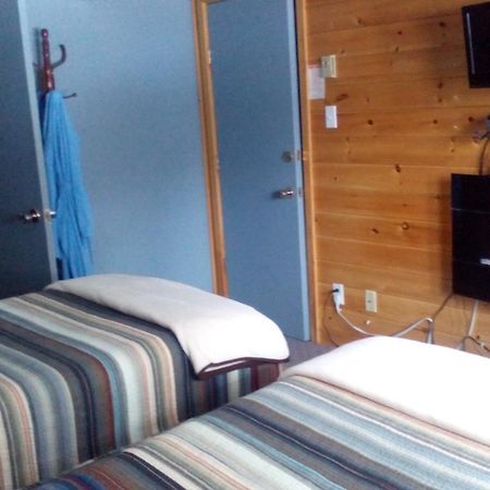 Spectacle Lake Lodge Bancroft Eksteriør billede